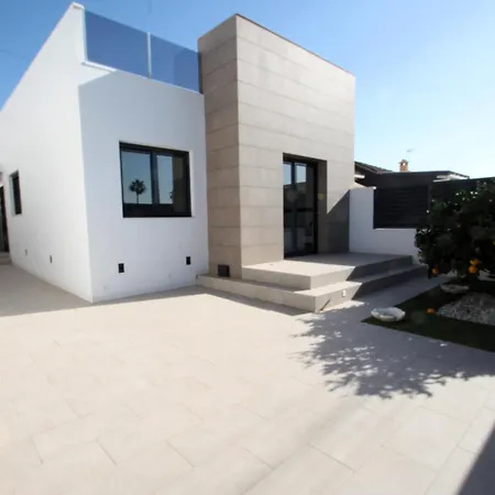וילה Stylish With Pool טורבייחה