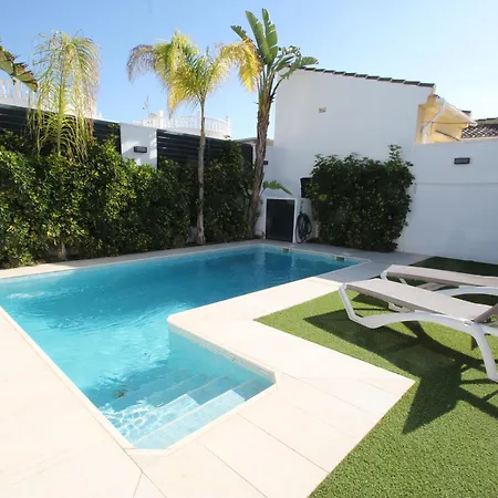 וילה Stylish With Pool *