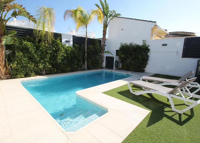 וילה Stylish With Pool *